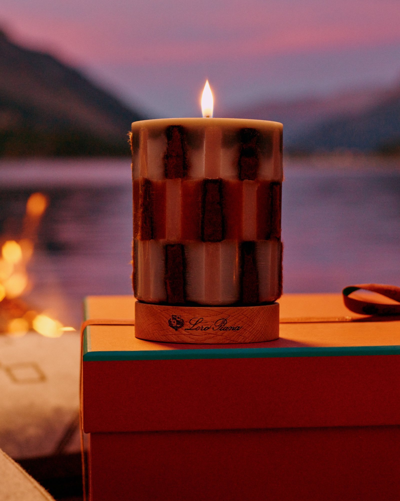 なんという美しさ！糸や布を埋め込んだアートな高級キャンドルに